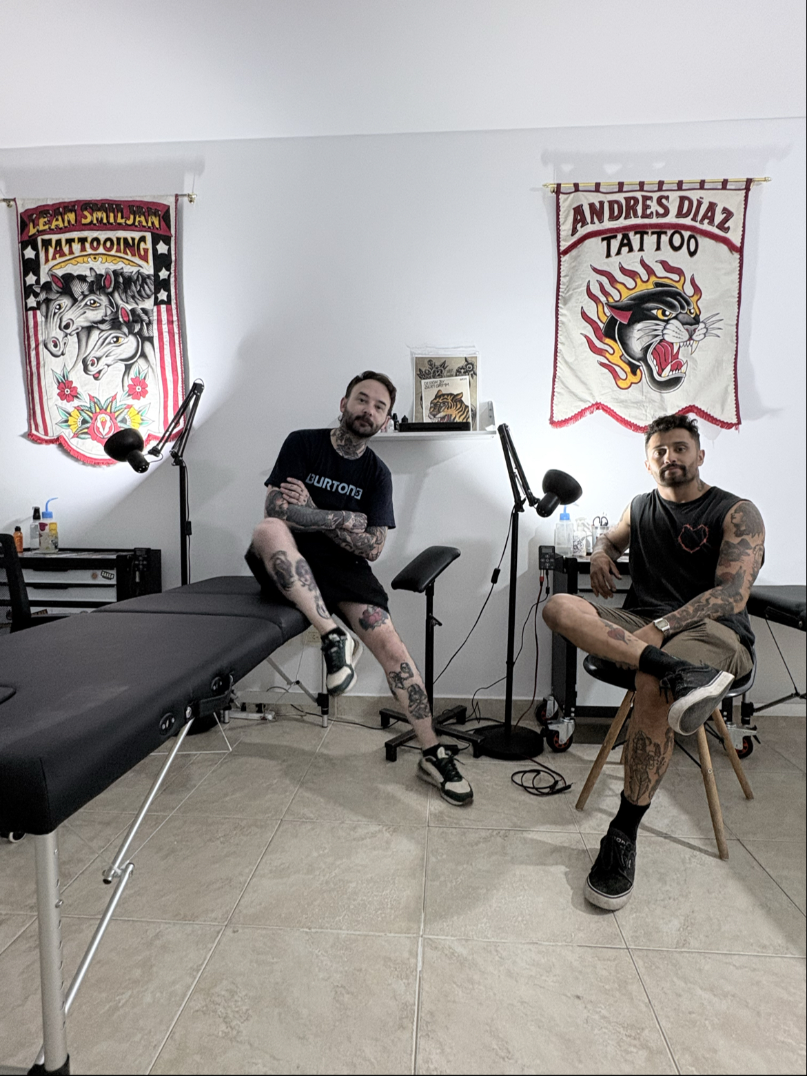 Lean Smiljan y Andres Diaz en El Establo Tattoo, Adrogué