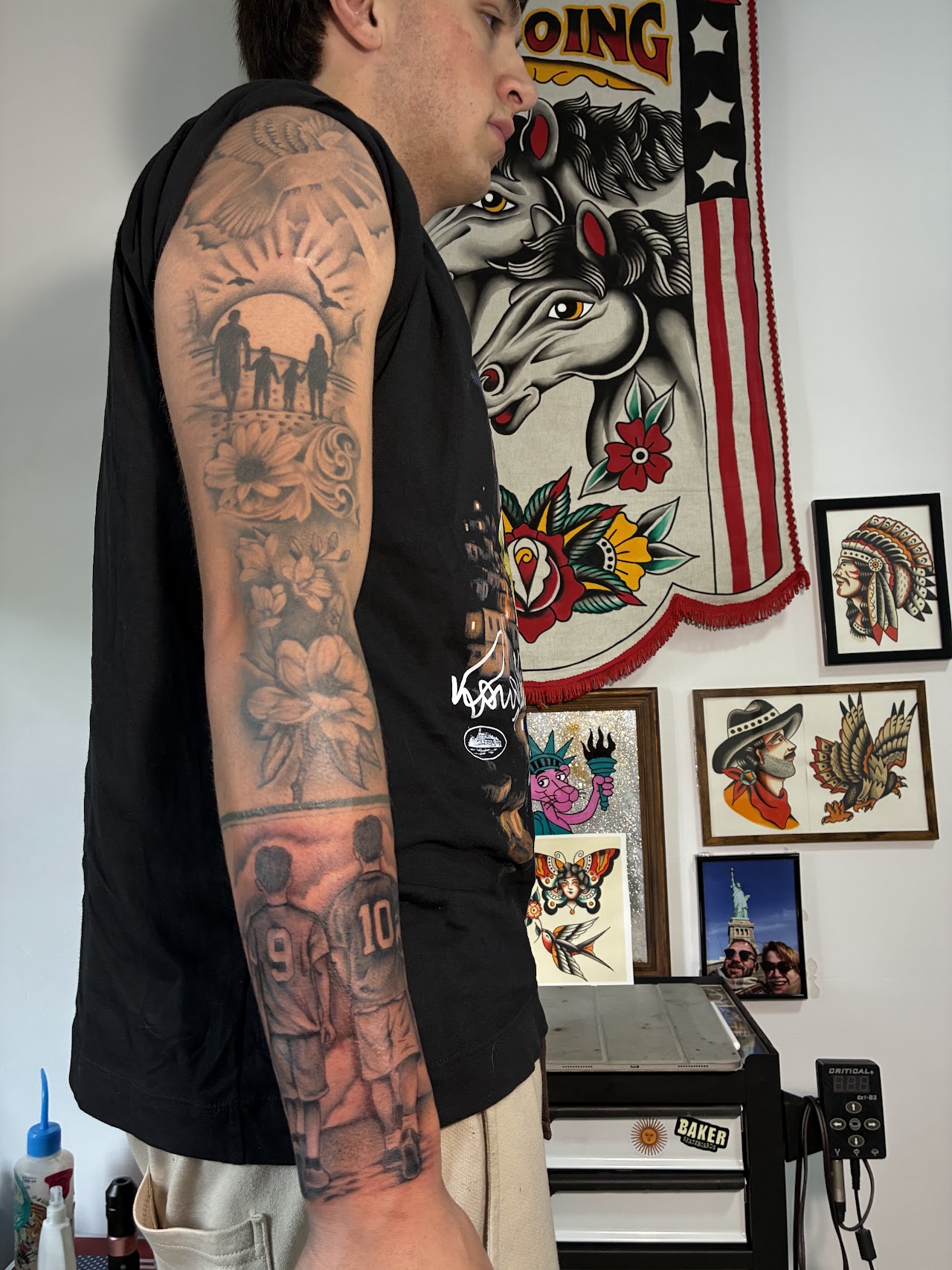 Lean Smiljan y Andres Diaz en el estudio El Establo Tattoo